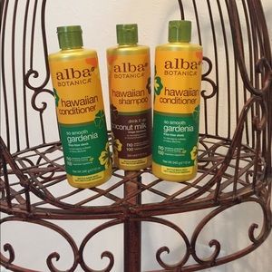 *SOLD*Alba botanicals shampoo and conditioner !